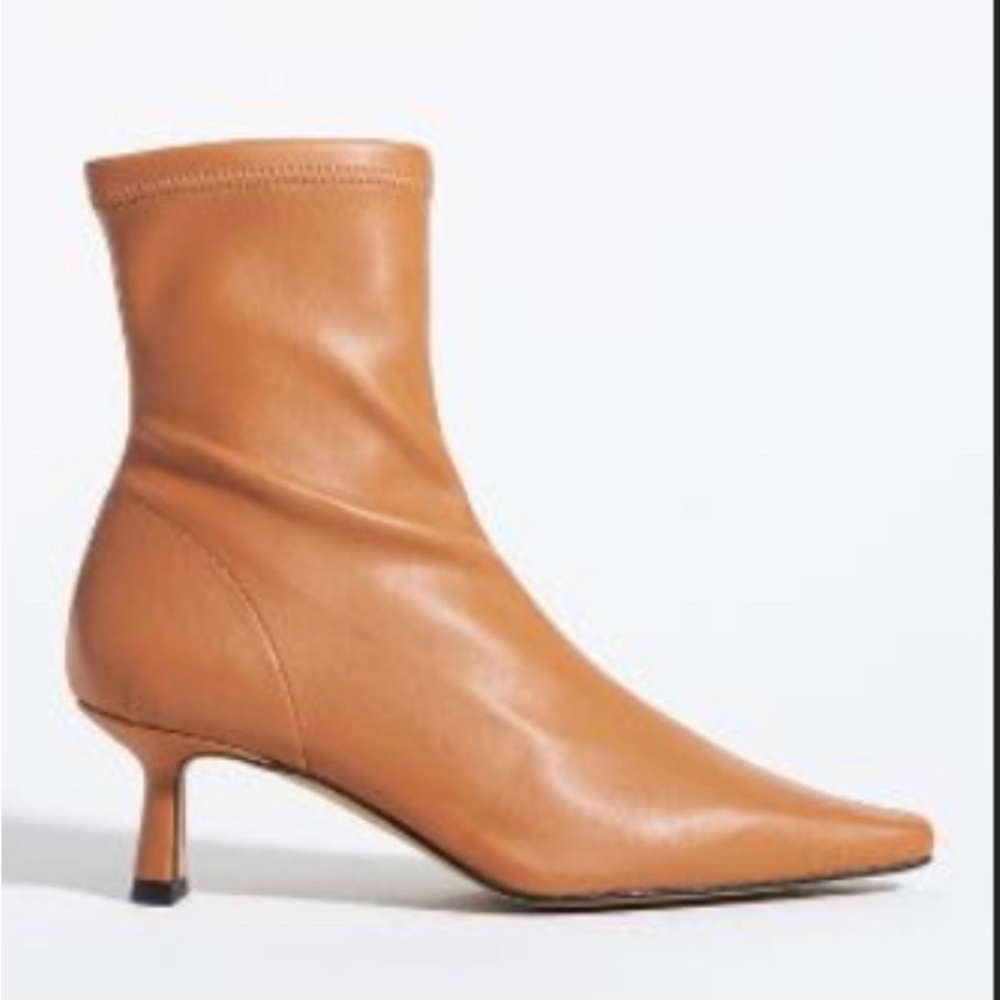 ANGEL ALARCON POINTED-TOE BOOTS in Honey
Size 37